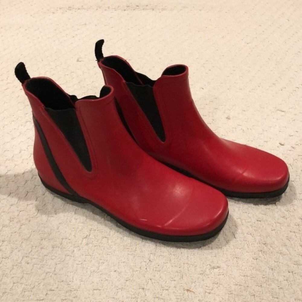 Andre Assous Chelsea Style Red Rain Boots Size 8 - Picture 3 of 9